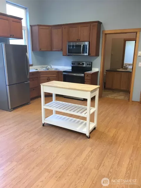 Kitchen - 19510 190th Ave E, Orting, WA 98360 photo 2 of 2