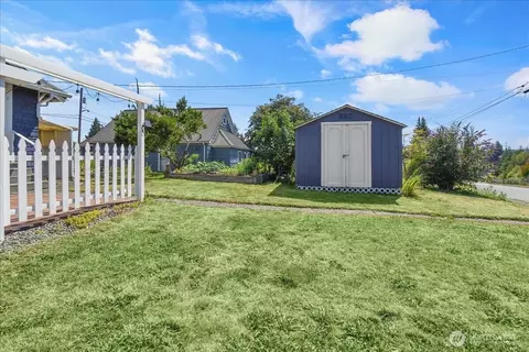 Exterior - 2502 Harrison Ave, Everett, WA 98201 photo 4 of 5