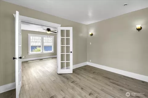 Living - 2502 Harrison Ave, Everett, WA 98201 photo 4 of 4