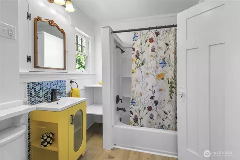 Bath - 2502 Harrison Ave, Everett, WA 98201 photo 2 of 2