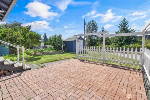 Exterior - 2502 Harrison Ave, Everett, WA 98201 photo 2 of 5
