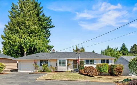 19614 6th Ave S, Des Moines, WA 98148