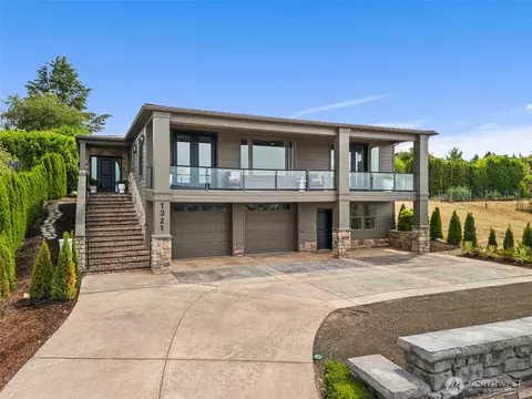 1321 S Sunset Dr, Tacoma, WA 98465
