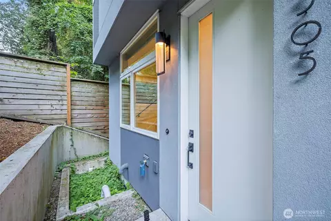 1505 Lakeview Blvd E, Seattle, WA 98102