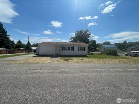 315 W Apple Ave, Omak, WA 98841