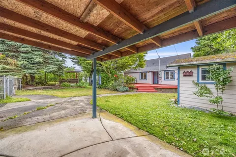 Exterior - 1522 Chestnut St, Everett, WA 98201 photo 4 of 7