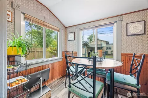 Dining - 1522 Chestnut St, Everett, WA 98201 photo 1 of 1