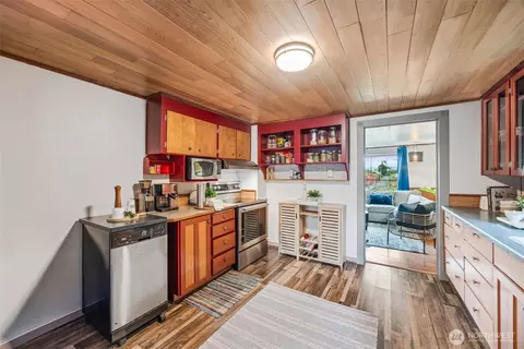 Kitchen - 1522 Chestnut St, Everett, WA 98201 photo 2 of 3