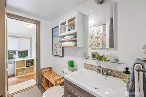 Bath - 1522 Chestnut St, Everett, WA 98201 photo 1 of 2