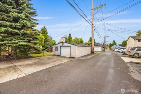 Exterior - 1522 Chestnut St, Everett, WA 98201 photo 2 of 7