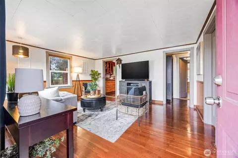 Living - 1522 Chestnut St, Everett, WA 98201 photo 1 of 3