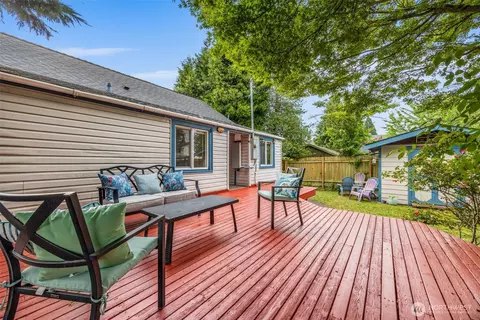 Exterior - 1522 Chestnut St, Everett, WA 98201 photo 5 of 7
