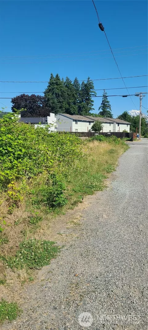 213 Bridge St SW, Orting, WA 98360