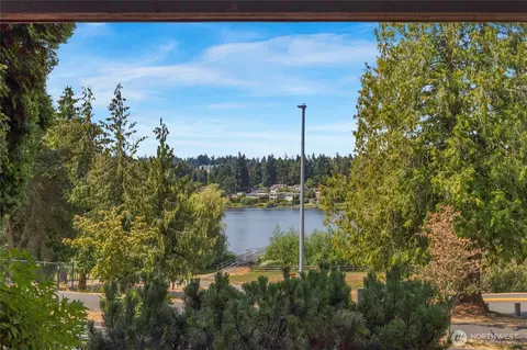 23509 Lakeview Dr #A101, Mountlake Terrace, WA 98043