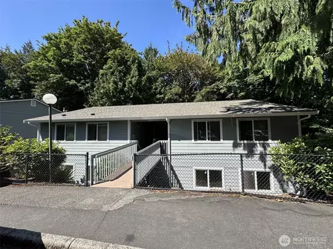 2939 SE Milehill Rd #B-2, Port Orchard, WA 98366