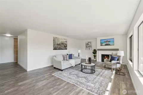 18210 15th Ave NE #203, Shoreline, WA 98155