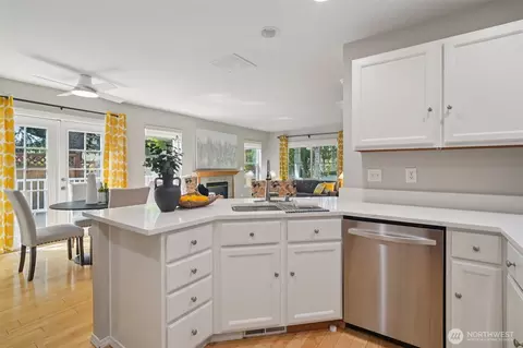 Kitchen - 14820 59th Ave SE, Everett, WA 98208 photo 2 of 2