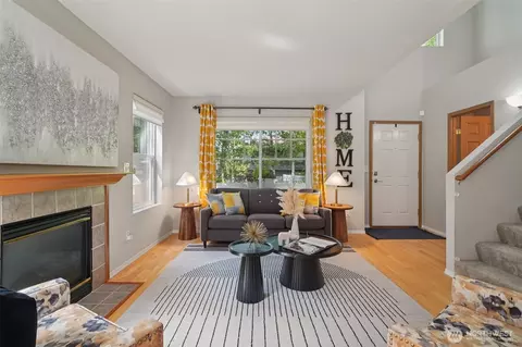 Living - 14820 59th Ave SE, Everett, WA 98208 photo 2 of 2