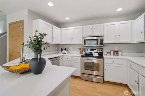 Kitchen - 14820 59th Ave SE, Everett, WA 98208 photo 1 of 2