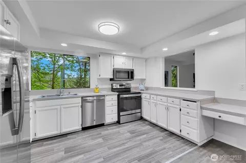 Kitchen - 21827 4th Ave SE, Bothell, WA 98021 photo 2 of 2