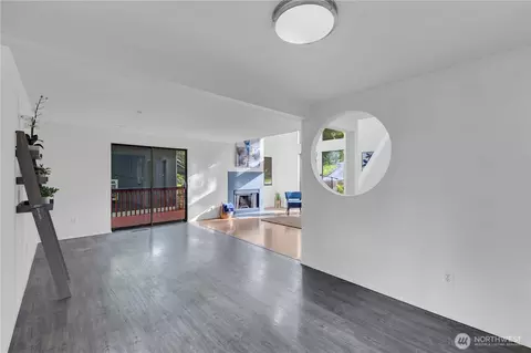 Living - 21827 4th Ave SE, Bothell, WA 98021 photo 2 of 7