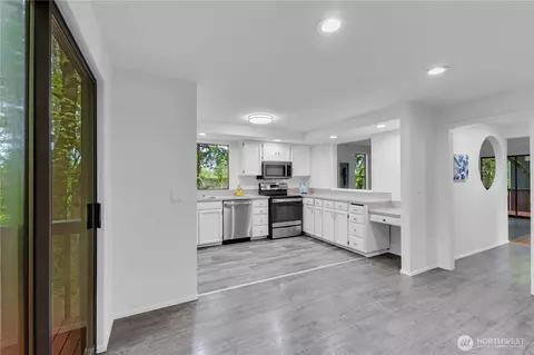 Kitchen - 21827 4th Ave SE, Bothell, WA 98021 photo 1 of 2