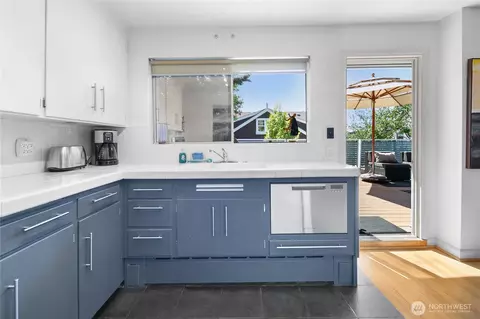 1111 E Harrison St, Seattle, WA 98102 photo 12