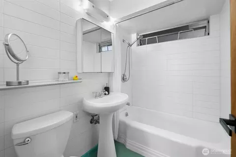 1111 E Harrison St, Seattle, WA 98102 photo 20