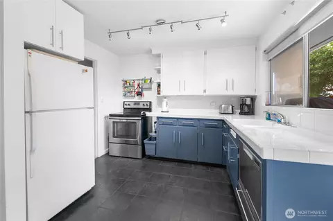 1111 E Harrison St, Seattle, WA 98102 photo 10