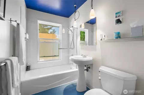 1111 E Harrison St, Seattle, WA 98102 photo 8