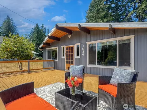 1636 Hemlock Dr, Camano Island, WA 98282