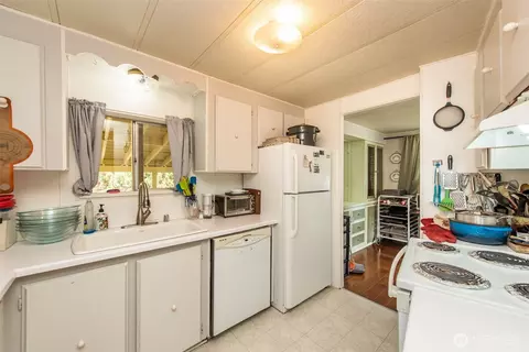 Kitchen - 111 Dryke Rd #9, Sequim, WA 98382 photo 4 of 5