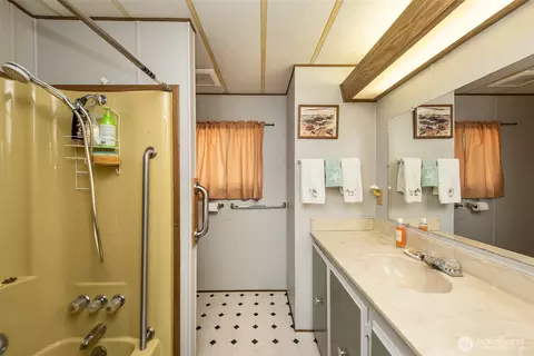 Bath - 111 Dryke Rd #9, Sequim, WA 98382 photo 1 of 2