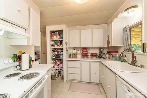 Kitchen - 111 Dryke Rd #9, Sequim, WA 98382 photo 2 of 5