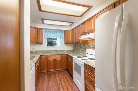 Kitchen - 125 Hilltop Dr #D, Sequim, WA 98382 photo 3 of 3