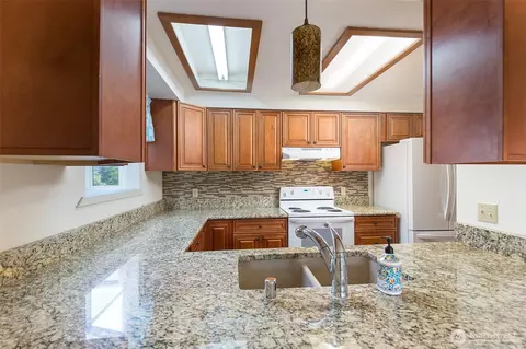 Kitchen - 125 Hilltop Dr #D, Sequim, WA 98382 photo 2 of 3