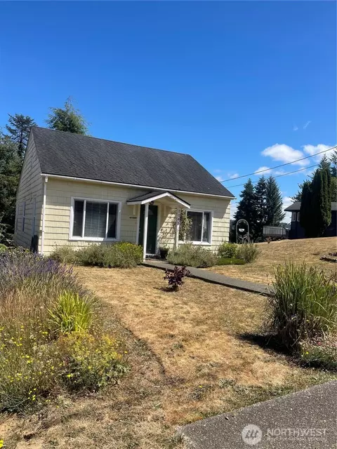 1143 Ballentine St, Raymond, WA 98577