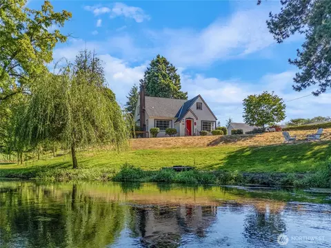 2210 W Pioneer Ave, Puyallup, WA 98371