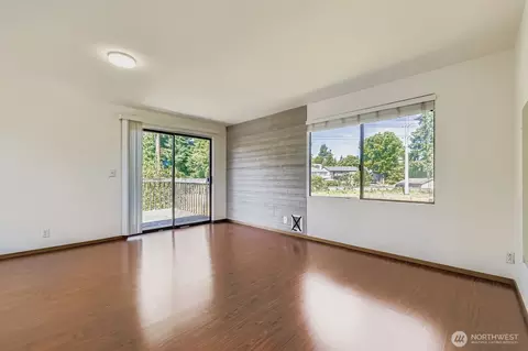 Living - 7806 Beverly Blvd, Everett, WA 98203 photo 4 of 4
