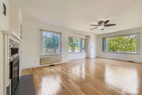 Living - 7806 Beverly Blvd, Everett, WA 98203 photo 1 of 4