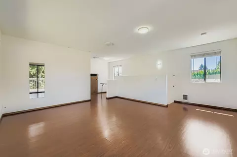 Living - 7806 Beverly Blvd, Everett, WA 98203 photo 3 of 4