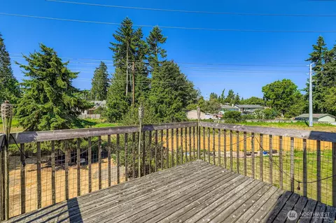 Exterior - 7806 Beverly Blvd, Everett, WA 98203 photo 3 of 6