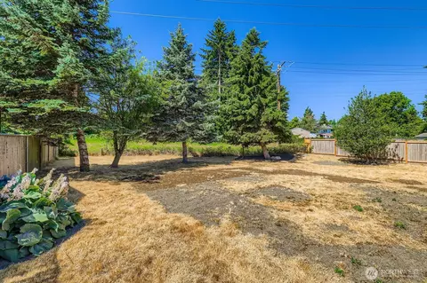 Exterior - 7806 Beverly Blvd, Everett, WA 98203 photo 5 of 6