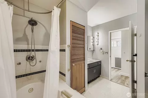 Bath - 7806 Beverly Blvd, Everett, WA 98203 photo 2 of 3