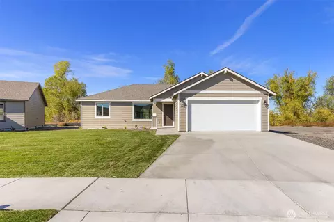 320 Sandy Loop, Moses Lake, WA 98837