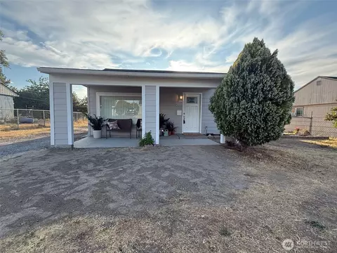 510 S Juniper Dr, Moses Lake, WA 98837