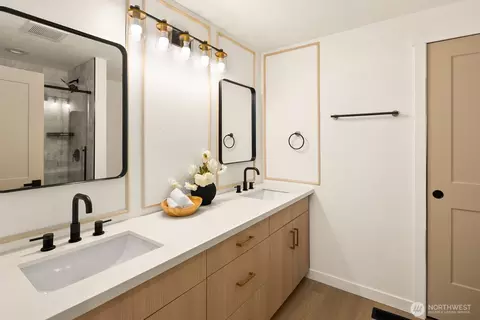Bath - 21807 3rd Pl W, Bothell, WA 98021 photo 3 of 3