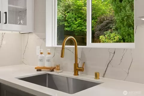 Kitchen - 21807 3rd Pl W, Bothell, WA 98021 photo 3 of 4