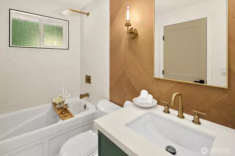 Bath - 21807 3rd Pl W, Bothell, WA 98021 photo 2 of 3