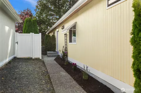 Exterior - 23632 9th Pl W, Bothell, WA 98021 photo 5 of 9